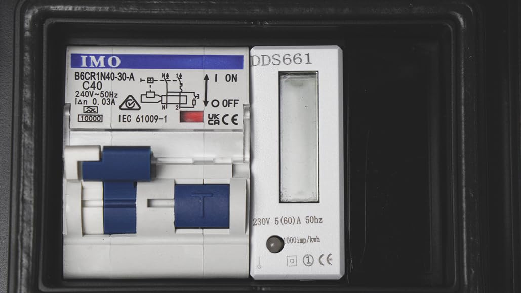 Carré Rouge Borne de recharge pour véhicule électrique 7 kW 32 A IP65 avec protections et compteur